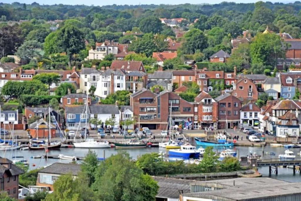 Stunning Luxury Apartment In Central Lymington Dış mekan fotoğraf