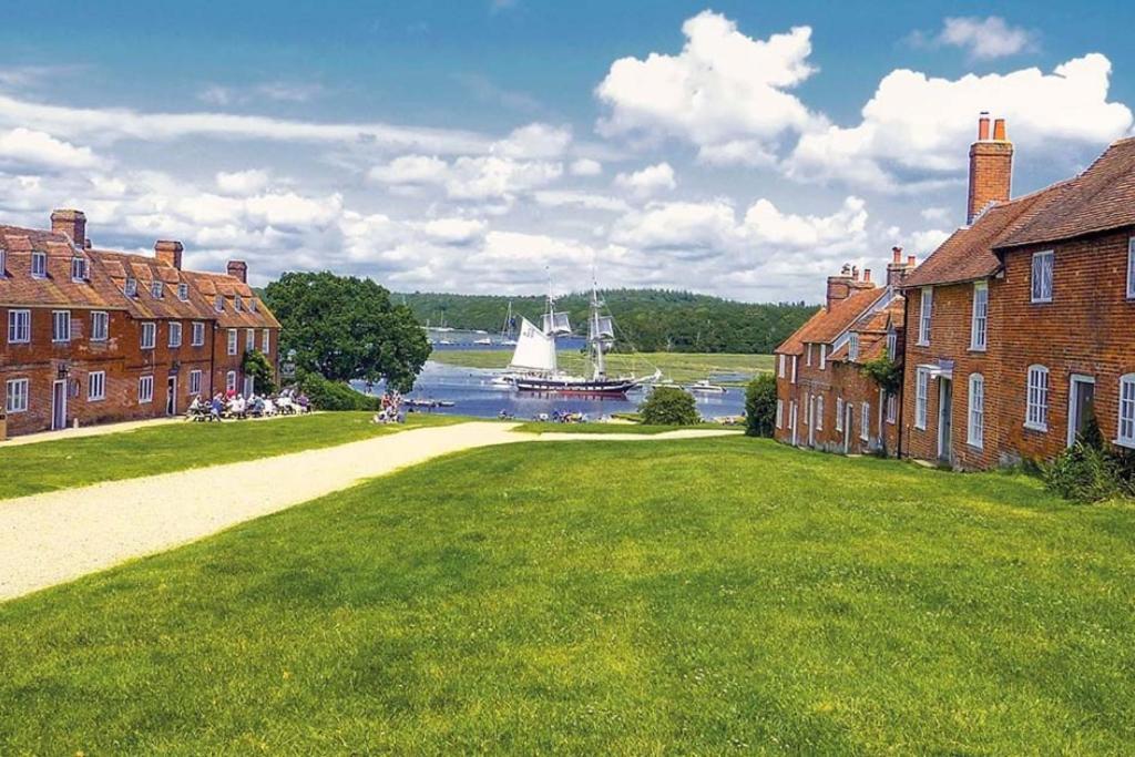 Stunning Luxury Apartment In Central Lymington Dış mekan fotoğraf